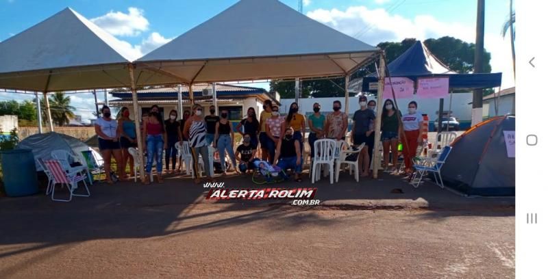 Quartel da PM em Rolim de Moura continua fechado por mulheres de policiais militares; em Alta Floresta e Pimenta Bueno, mulheres aderiram ao movimento neste domingo Quartel da PM em Rolim de Moura continua fechado por mulheres de policiais militares; em Alta Floresta e Pimenta Bueno, mulheres aderiram ao movimento neste domingo