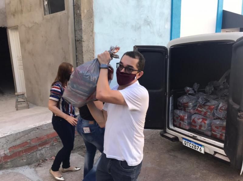 Rotary Club e Rádio Rondônia entregam cestas da campanha São João Solidário em Rolim de Moura Rotary Club e Rádio Rondônia entregam cestas da campanha São João Solidário em Rolim de Moura