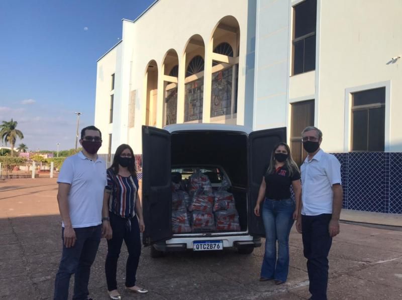 Rotary Club e Rádio Rondônia entregam cestas da campanha São João Solidário em Rolim de Moura Rotary Club e Rádio Rondônia entregam cestas da campanha São João Solidário em Rolim de Moura