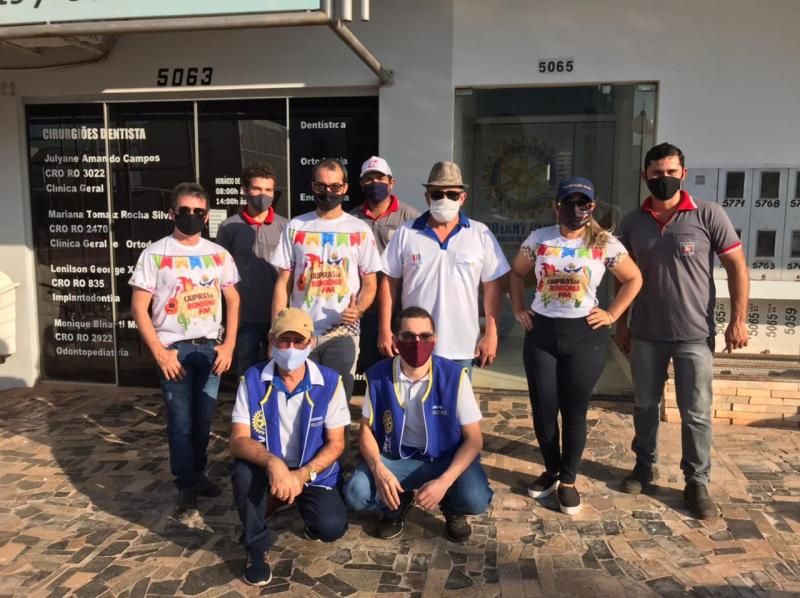 Rotary Club e Rádio Rondônia entregam cestas da campanha São João Solidário em Rolim de Moura Rotary Club e Rádio Rondônia entregam cestas da campanha São João Solidário em Rolim de Moura