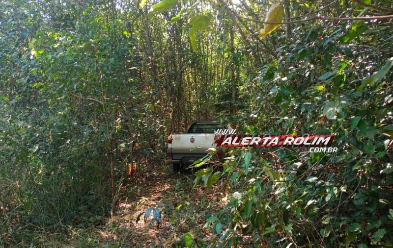 Veículo furtado da IDARON em Rolim de Moura acaba de ser recuperado pela Polícia Militar do 10º Batalhão Veículo furtado da IDARON em Rolim de Moura acaba de ser recuperado pela Polícia Militar do 10º Batalhão
