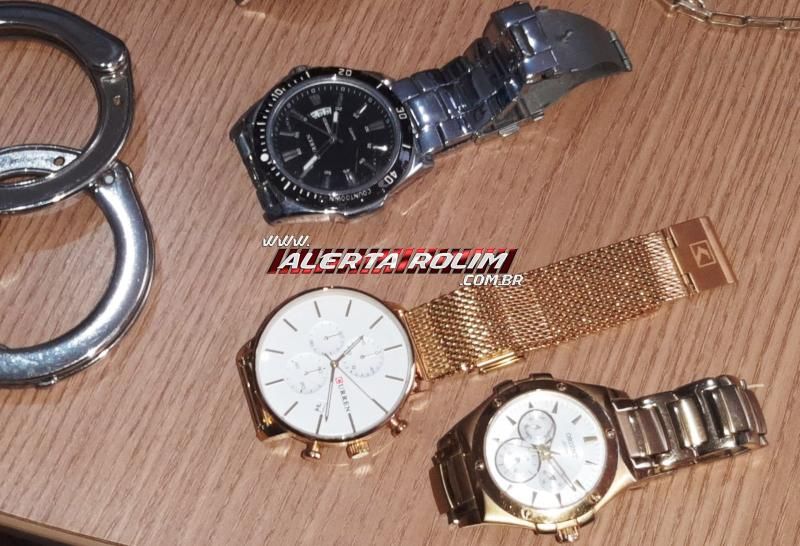 04 acusados de tráfico de drogas foram presos pela Polícia Civil em Rolim de Moura; drogas, vários objetos e mais de 12 mil reais foram apreendidos 04 acusados de tráfico de drogas foram presos pela Polícia Civil em Rolim de Moura; drogas, vários objetos e mais de 12 mil reais foram apreendidos