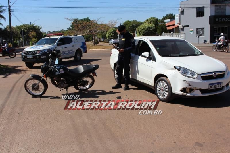 Acidente de trânsito envolvendo carro e moto foi registrado nesta manhã de terça-feira em Rolim de Moura Acidente de trânsito envolvendo carro e moto foi registrado nesta manhã de terça-feira em Rolim de Moura