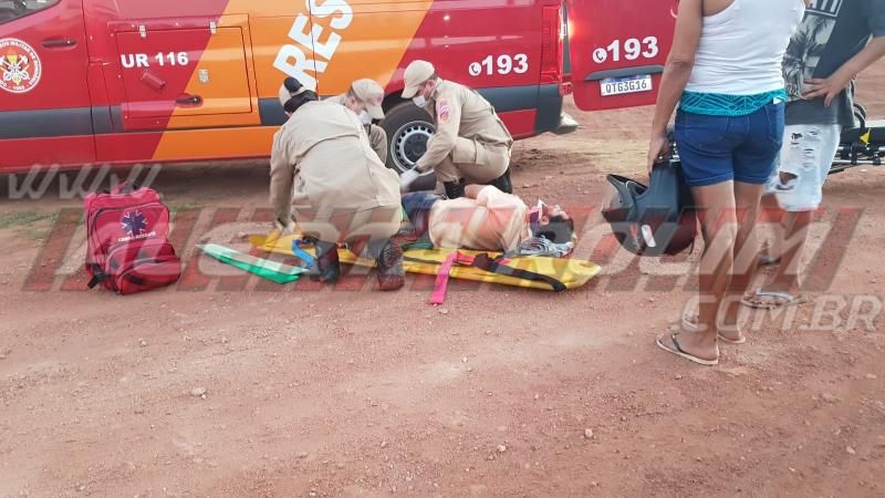 Cachorro avança em moto e homem fratura perna após sofrer queda na Avenida Morumbi em Rolim de Moura Cachorro avança em moto e homem fratura perna após sofrer queda na Avenida Morumbi em Rolim de Moura