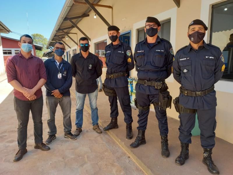 Colégio Tiradentes da Polícia Militar em Rolim de Moura recebe ônibus da SEDUC Colégio Tiradentes da Polícia Militar em Rolim de Moura recebe ônibus da SEDUC