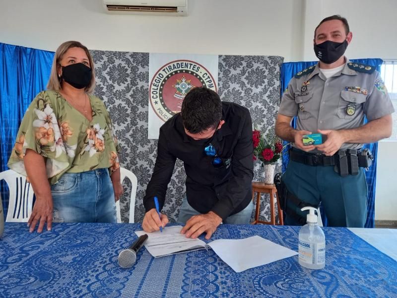 Colégio Tiradentes da Polícia Militar em Rolim de Moura recebe ônibus da SEDUC Colégio Tiradentes da Polícia Militar em Rolim de Moura recebe ônibus da SEDUC