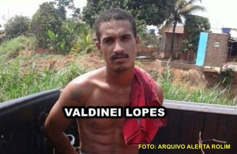 Homem é preso pela PM andando armado tranquilamente no bairro Beira Rio em Rolim de Moura Homem é preso pela PM andando armado tranquilamente no bairro Beira Rio em Rolim de Moura
