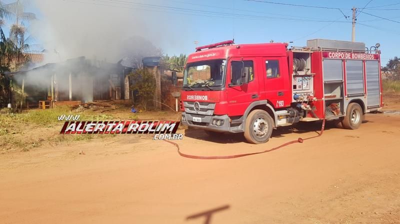 Moradora perde tudo após sua casa ser destruída por incêndio nesta sexta-feira em Rolim de Moura - Vídeo Moradora perde tudo após sua casa ser destruída por incêndio nesta sexta-feira em Rolim de Moura - Vídeo