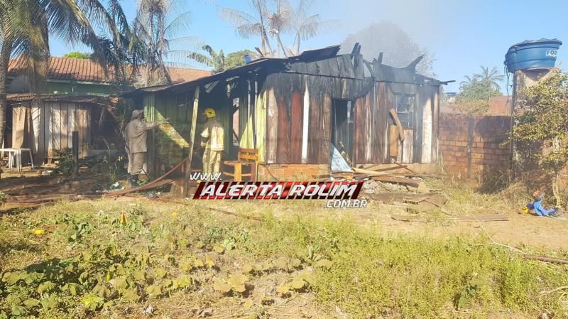 Moradora perde tudo após sua casa ser destruída por incêndio nesta sexta-feira em Rolim de Moura - Vídeo Moradora perde tudo após sua casa ser destruída por incêndio nesta sexta-feira em Rolim de Moura - Vídeo