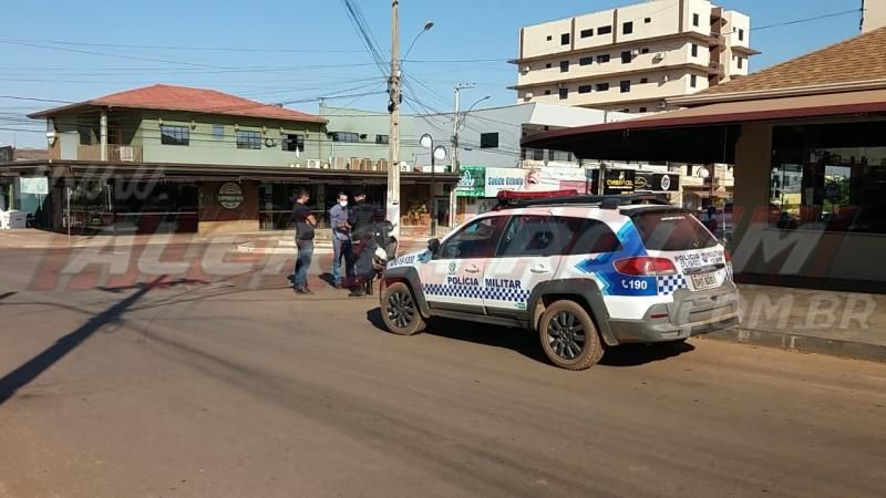 Motociclista é socorrido com suspeita de fratura após colisão no Centro de Rolim de Moura Motociclista é socorrido com suspeita de fratura após colisão no Centro de Rolim de Moura
