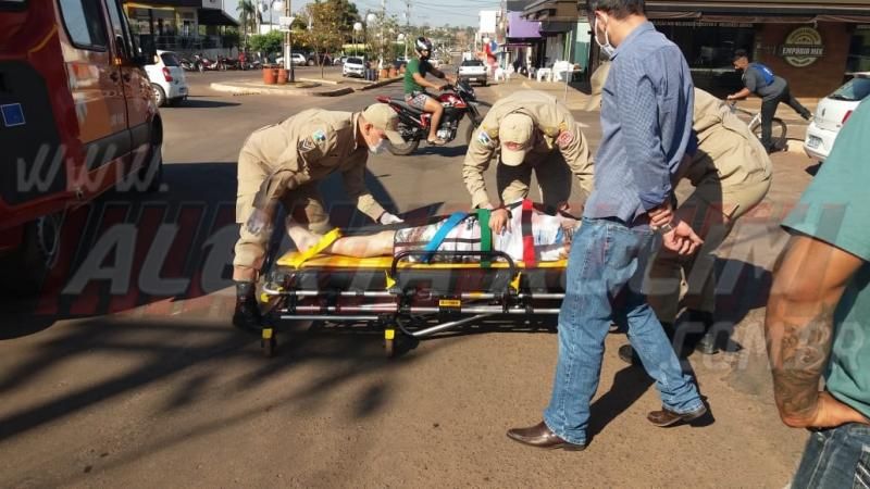 Motociclista é socorrido com suspeita de fratura após colisão no Centro de Rolim de Moura Motociclista é socorrido com suspeita de fratura após colisão no Centro de Rolim de Moura