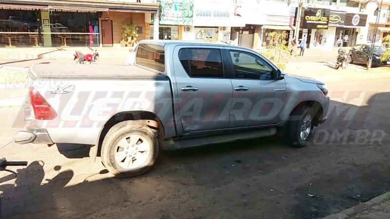 Motociclista é socorrido com suspeita de fratura após colisão no Centro de Rolim de Moura Motociclista é socorrido com suspeita de fratura após colisão no Centro de Rolim de Moura
