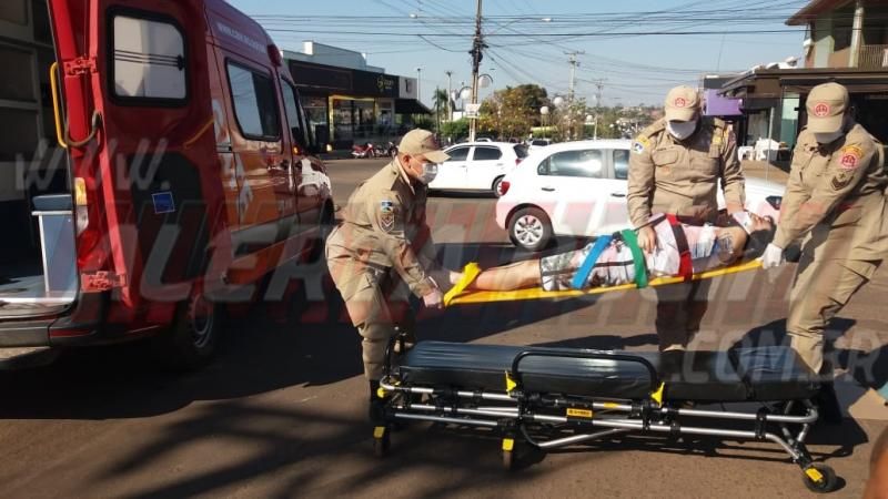 Motociclista é socorrido com suspeita de fratura após colisão no Centro de Rolim de Moura Motociclista é socorrido com suspeita de fratura após colisão no Centro de Rolim de Moura