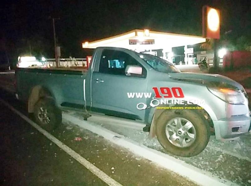 Motorista bate e derruba poste em Alta Floresta do Oeste Motorista bate e derruba poste em Alta Floresta do Oeste