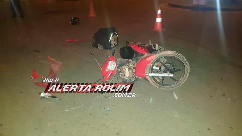 Motorista de carro avança preferencial, atinge entregador e foge do local durante a noite de sábado em Rolim de Moura Motorista de carro avança preferencial, atinge entregador e foge do local durante a noite de sábado em Rolim de Moura