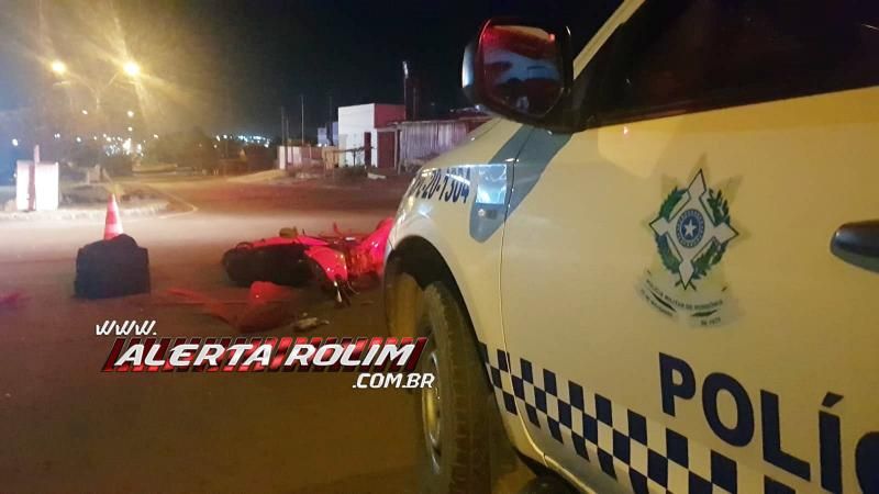 Motorista de carro avança preferencial, atinge entregador e foge do local durante a noite de sábado em Rolim de Moura Motorista de carro avança preferencial, atinge entregador e foge do local durante a noite de sábado em Rolim de Moura