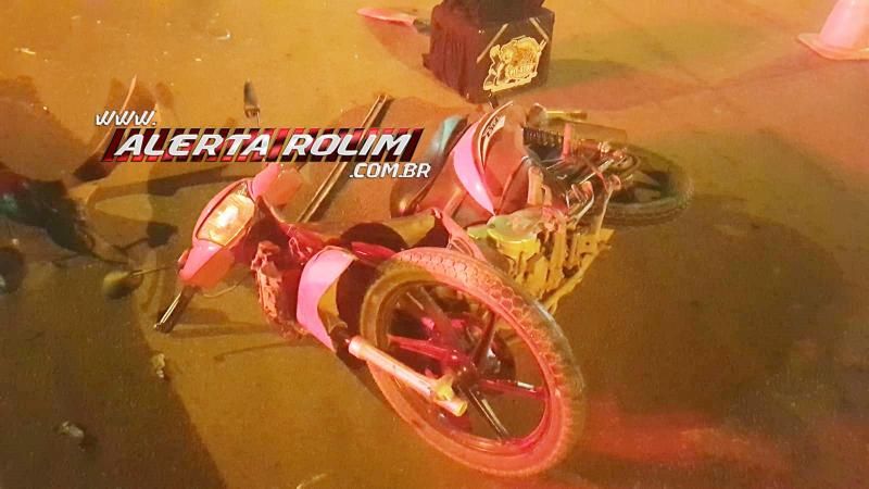 Motorista de carro avança preferencial, atinge entregador e foge do local durante a noite de sábado em Rolim de Moura Motorista de carro avança preferencial, atinge entregador e foge do local durante a noite de sábado em Rolim de Moura