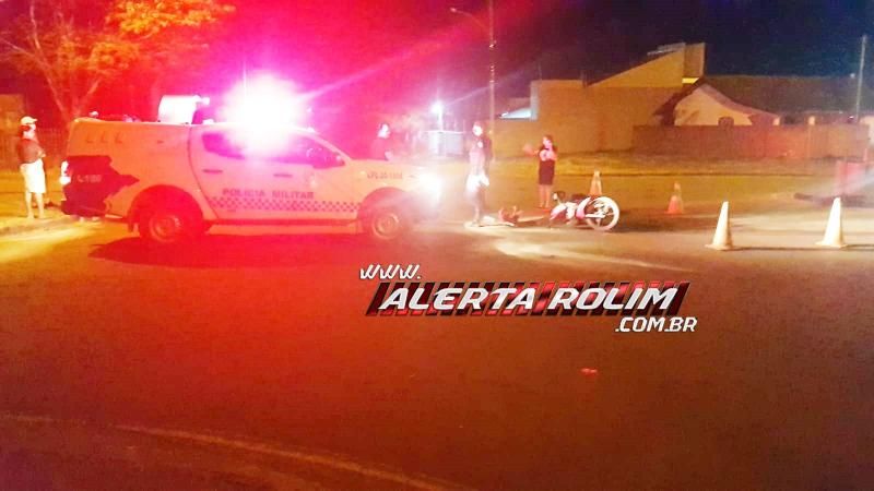 Motorista de carro avança preferencial, atinge entregador e foge do local durante a noite de sábado em Rolim de Moura Motorista de carro avança preferencial, atinge entregador e foge do local durante a noite de sábado em Rolim de Moura