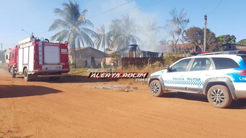 Mulher, mãe de duas crianças que perdeu a casa e toda a mobília durante incêndio em Rolim de Moura pede a ajuda da população 