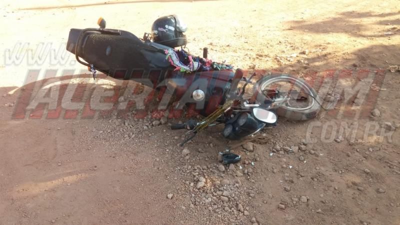 Passageira de moto sofre graves lesões após colisão com caminhão no bairro Cidade Alta em Rolim de Moura Passageira de moto sofre graves lesões após colisão com caminhão no bairro Cidade Alta em Rolim de Moura