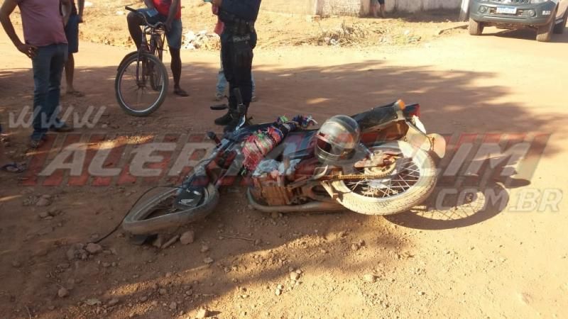 Passageira de moto sofre graves lesões após colisão com caminhão no bairro Cidade Alta em Rolim de Moura Passageira de moto sofre graves lesões após colisão com caminhão no bairro Cidade Alta em Rolim de Moura