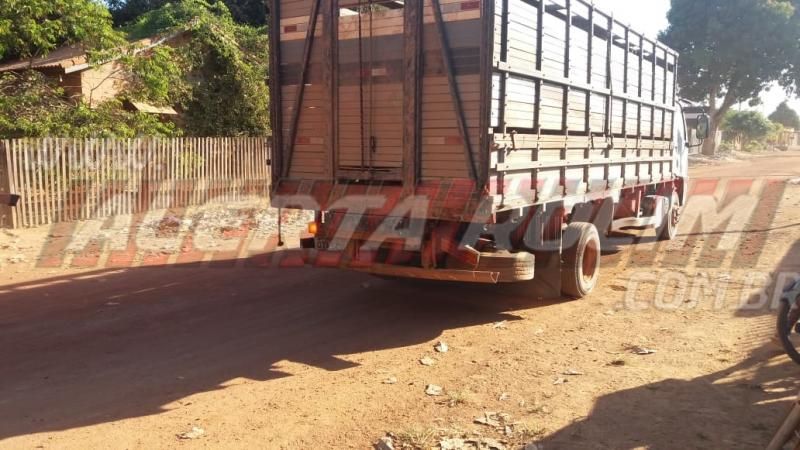 Passageira de moto sofre graves lesões após colisão com caminhão no bairro Cidade Alta em Rolim de Moura Passageira de moto sofre graves lesões após colisão com caminhão no bairro Cidade Alta em Rolim de Moura