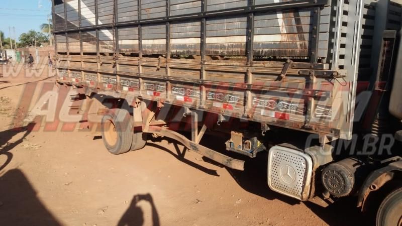 Passageira de moto sofre graves lesões após colisão com caminhão no bairro Cidade Alta em Rolim de Moura Passageira de moto sofre graves lesões após colisão com caminhão no bairro Cidade Alta em Rolim de Moura