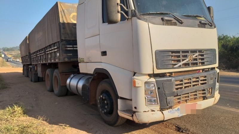 Ambulância é atingida por carreta na BR-364 em Vilhena Ambulância é atingida por carreta na BR-364 em Vilhena