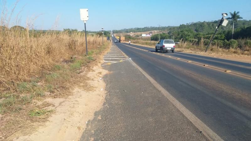 Ambulância é atingida por carreta na BR-364 em Vilhena Ambulância é atingida por carreta na BR-364 em Vilhena