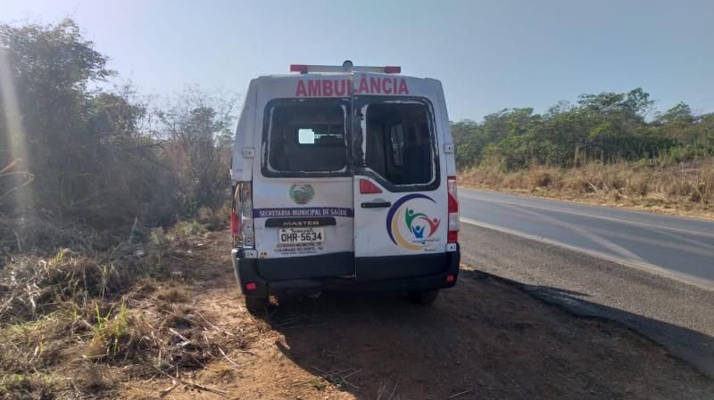 Ambulância é atingida por carreta na BR-364 em Vilhena Ambulância é atingida por carreta na BR-364 em Vilhena