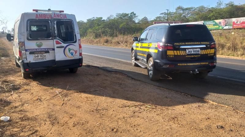 Ambulância é atingida por carreta na BR-364 em Vilhena Ambulância é atingida por carreta na BR-364 em Vilhena