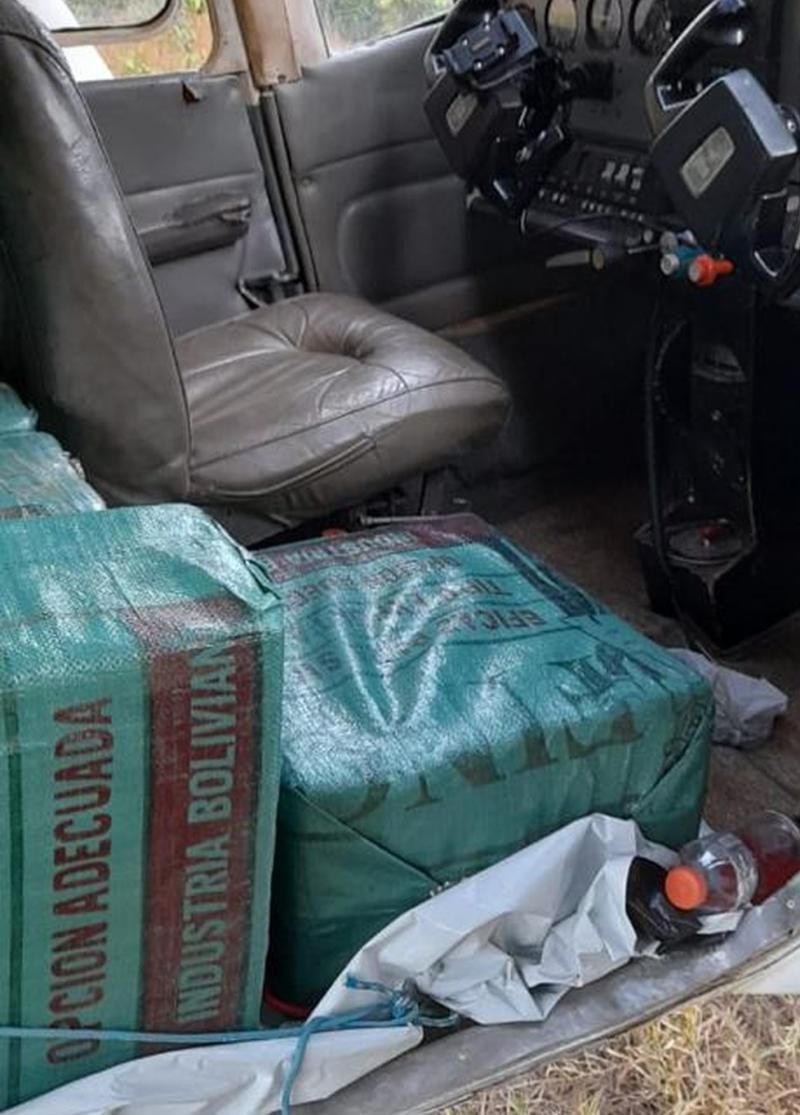 Avião carregado com 324 kg de cocaína é interceptado pela FAB e PF em Rondônia Avião carregado com 324 kg de cocaína é interceptado pela FAB e PF em Rondônia