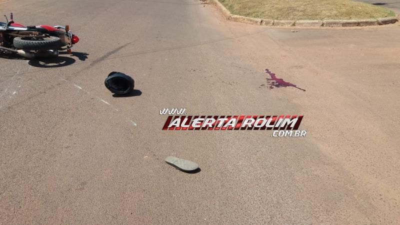 Colisão entre moto e veículo da SEAS resultou em um ferido nesta tarde de quinta-feira em Rolim de Moura Colisão entre moto e veículo da SEAS resultou em um ferido nesta tarde de quinta-feira em Rolim de Moura