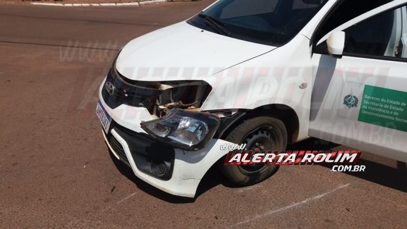 Colisão entre moto e veículo da SEAS resultou em um ferido nesta tarde de quinta-feira em Rolim de Moura Colisão entre moto e veículo da SEAS resultou em um ferido nesta tarde de quinta-feira em Rolim de Moura