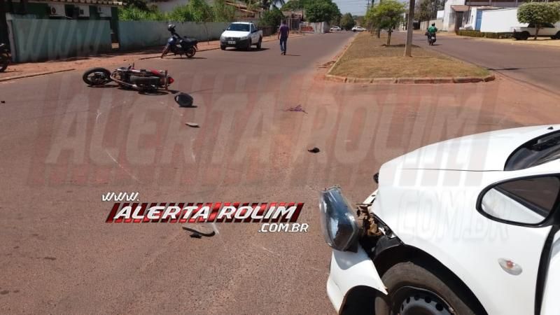 Colisão entre moto e veículo da SEAS resultou em um ferido nesta tarde de quinta-feira em Rolim de Moura Colisão entre moto e veículo da SEAS resultou em um ferido nesta tarde de quinta-feira em Rolim de Moura