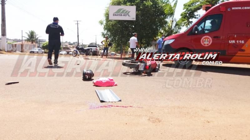 Colisão entre moto e veículo da SEAS resultou em um ferido nesta tarde de quinta-feira em Rolim de Moura Colisão entre moto e veículo da SEAS resultou em um ferido nesta tarde de quinta-feira em Rolim de Moura