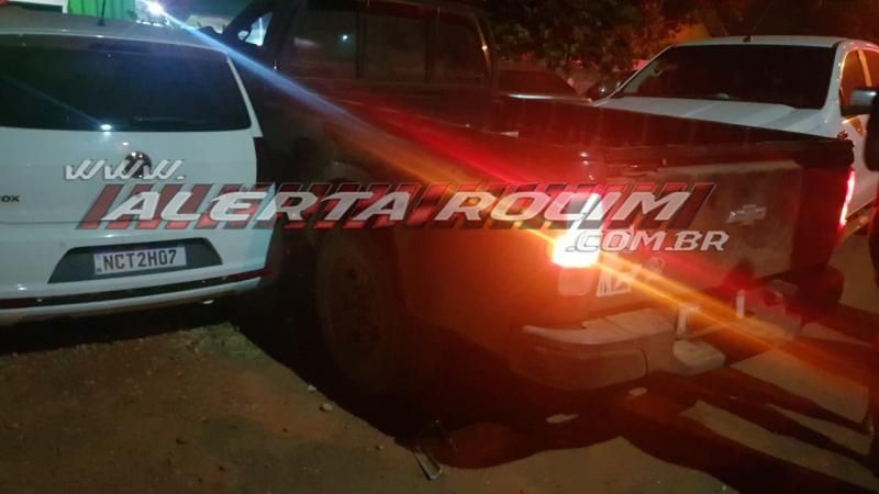 Condutor de caminhonete avança via e colide em 04 veículos durante a noite de quinta-feira em Rolim de Moura Condutor de caminhonete avança via e colide em 04 veículos durante a noite de quinta-feira em Rolim de Moura