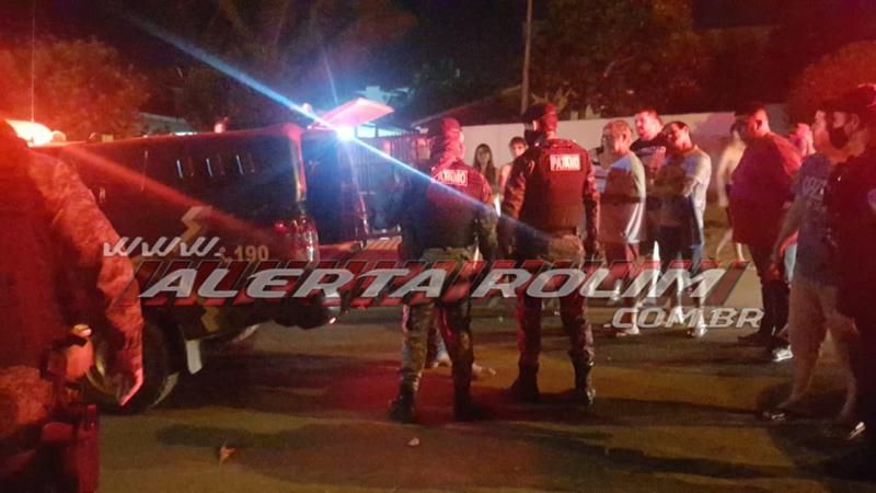 Condutor de caminhonete avança via e colide em 04 veículos durante a noite de quinta-feira em Rolim de Moura Condutor de caminhonete avança via e colide em 04 veículos durante a noite de quinta-feira em Rolim de Moura