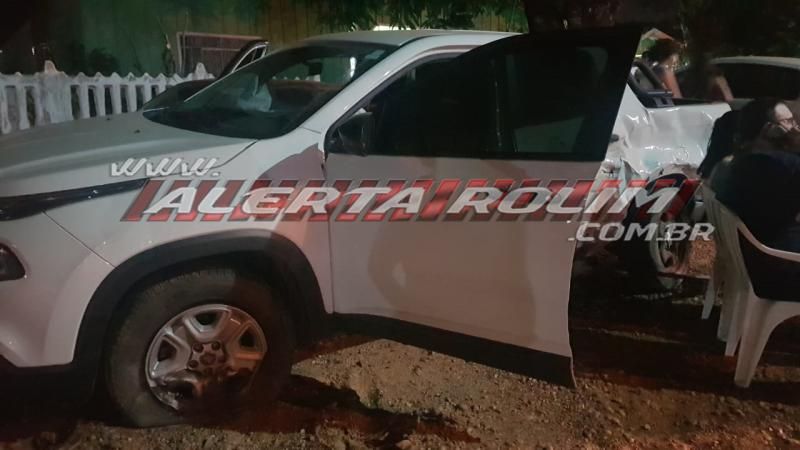 Condutor de caminhonete avança via e colide em 04 veículos durante a noite de quinta-feira em Rolim de Moura Condutor de caminhonete avança via e colide em 04 veículos durante a noite de quinta-feira em Rolim de Moura
