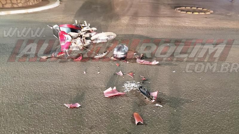 Condutor de Fiat Toro avança via e foge do local após ocasionar acidente em Rolim de Moura Condutor de Fiat Toro avança via e foge do local após ocasionar acidente em Rolim de Moura