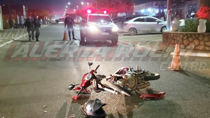 Condutor de Fiat Toro avança via e foge do local após ocasionar acidente em Rolim de Moura Condutor de Fiat Toro avança via e foge do local após ocasionar acidente em Rolim de Moura