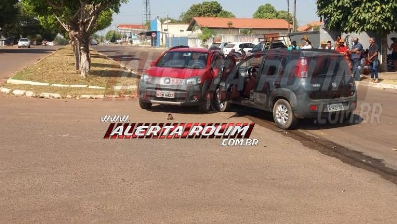 Dois Unos colidem nesta manhã de quarta-feira em Rolim de Moura Dois Unos colidem nesta manhã de quarta-feira em Rolim de Moura