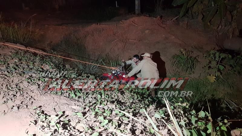 Homem é encontrado desacordado na via e sua moto localizada dentro de rio em Rolim de Moura Homem é encontrado desacordado na via e sua moto localizada dentro de rio em Rolim de Moura