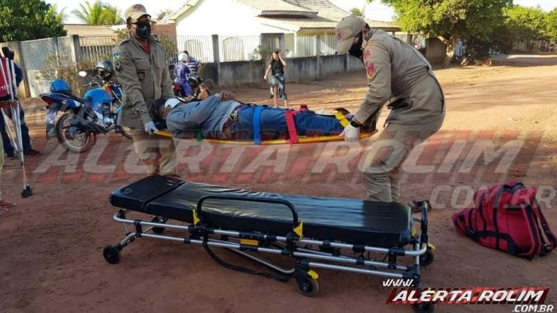 Homem fratura a perna após se desequilibrar e cair da garupa de moto táxi em Rolim de Moura. Homem fratura a perna após se desequilibrar e cair da garupa de moto táxi em Rolim de Moura.
