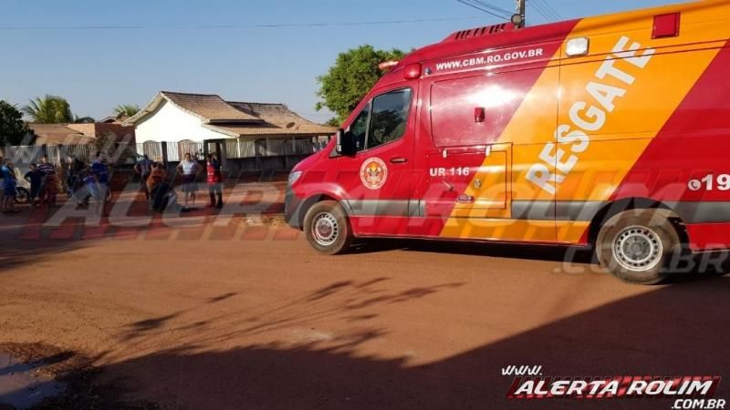 Homem fratura a perna após se desequilibrar e cair da garupa de moto táxi em Rolim de Moura. Homem fratura a perna após se desequilibrar e cair da garupa de moto táxi em Rolim de Moura.