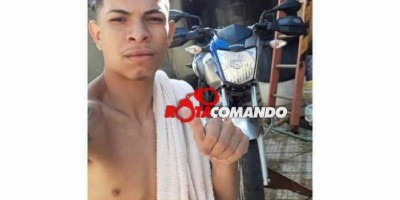 Jovem é morto a golpes de faca, após discutir com suspeito que não gostou da acelerada barulhenta da motocicleta Jovem é morto a golpes de faca, após discutir com suspeito que não gostou da acelerada barulhenta da motocicleta