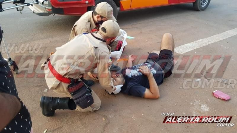 Motociclista sofre fratura exposta na perna após ser atingido por carro na tarde de domingo em Rolim de Moura Motociclista sofre fratura exposta na perna após ser atingido por carro na tarde de domingo em Rolim de Moura