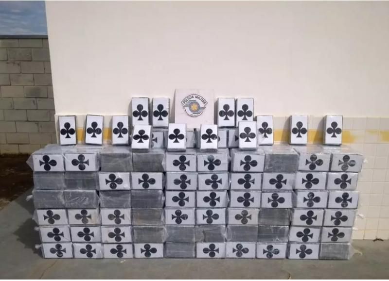 Mais de 500 kg de cocaína carregados em Rolim de Moura foram apreendidos pela Polícia Rodoviária em São Paulo - Vídeo Mais de 500 kg de cocaína carregados em Rolim de Moura foram apreendidos pela Polícia Rodoviária em São Paulo - Vídeo