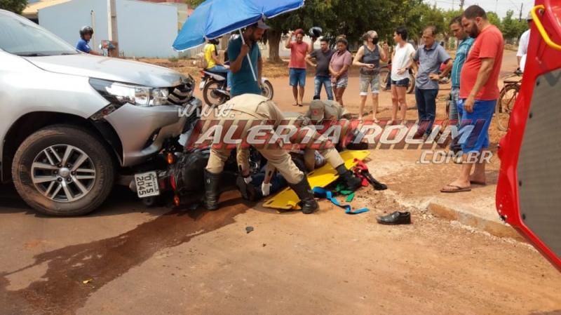 Motociclista é socorrido após ser atingido por Hilux no Boa Esperança em Rolim de Moura Motociclista é socorrido após ser atingido por Hilux no Boa Esperança em Rolim de Moura