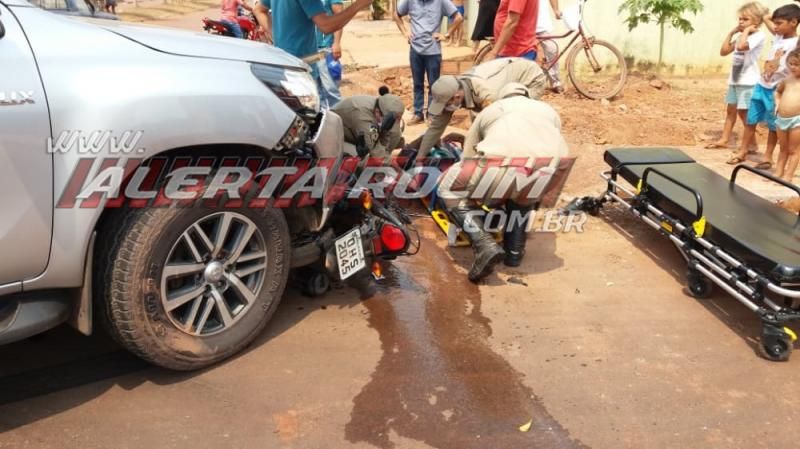 Motociclista é socorrido após ser atingido por Hilux no Boa Esperança em Rolim de Moura Motociclista é socorrido após ser atingido por Hilux no Boa Esperança em Rolim de Moura